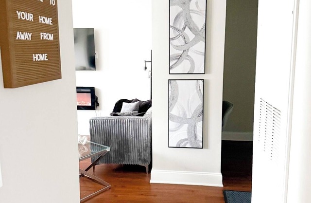 Modern City Escape with Stunning Skyline Views – Walk to Everything
