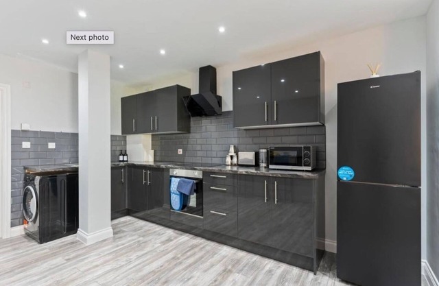 Modern Coastal Apartment In Central Location