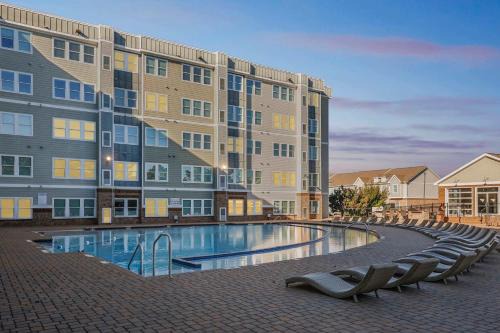 Modern Comfort and Resort Style Living Near CU