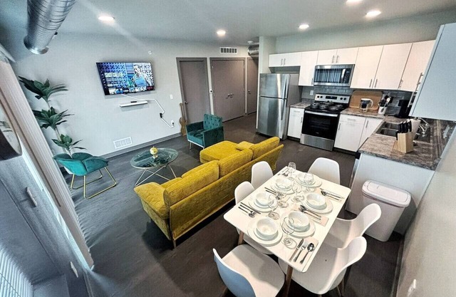 Modern Comfort Meets Affordable Luxury – Your Perfect Stay Awaits!