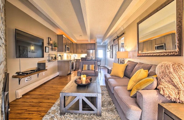 Modern Condo 2 Blocks to Main Street Frisco!