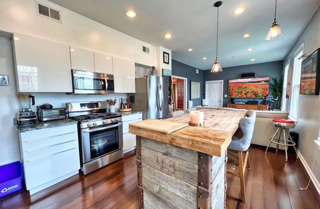 Modern Condo - Lux Upgraded Unit - No Pet Fees!
