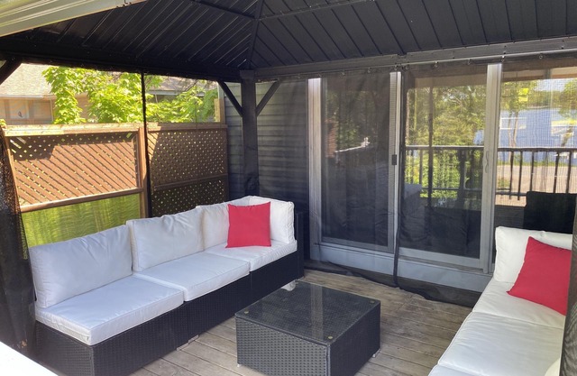 Modern Cottage with Dock and WiFi on Lake Dalrymple