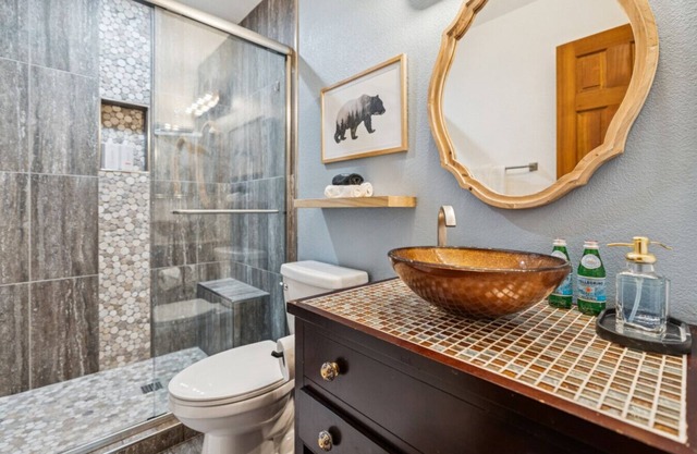 *Modern Country Club Condo*A/C*Back Deck*Xbox*Pet friendly*