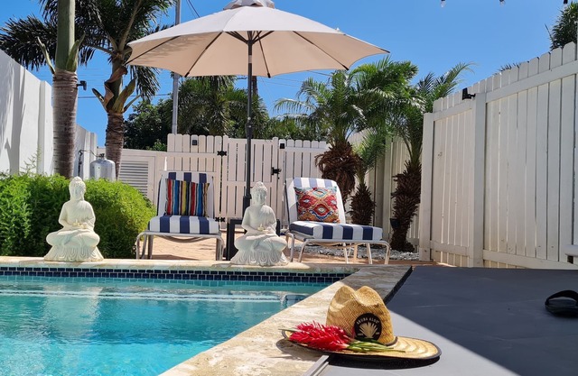 Modern & Cozy, 1BR Apt with Private Pool