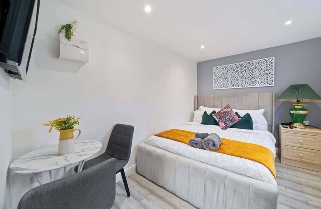 Modern & Cozy Private Garden Studio In Grays