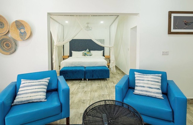 Modern deluxe with kitchenette and pool - 2148