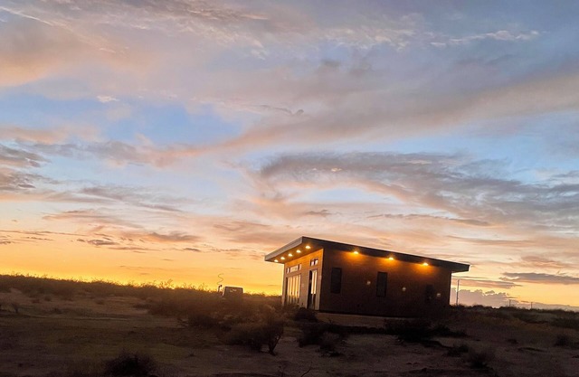 Modern Desert Roots Retreat Stargazing Nights & Joshua Tree Views, Near Park
