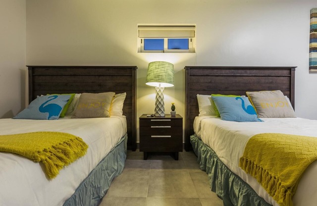 Modern Design Studio w/Two Double Beds & Pool