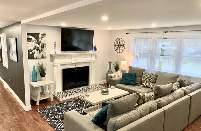Modern, Dog-Friendly, 4 Bedroom, 2 Bath Home