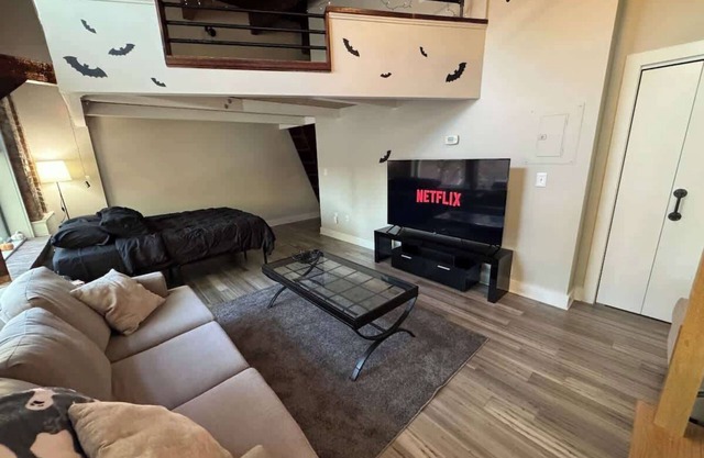 Modern Downtown Salem Retreat