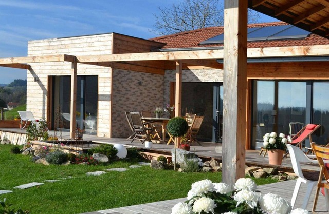 Modern Eco-Friendly Cottage with WiFi in Champoly