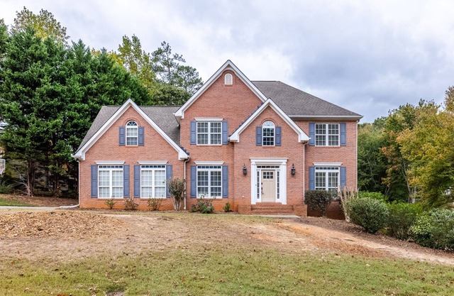 Modern Elegance on Silver fox path