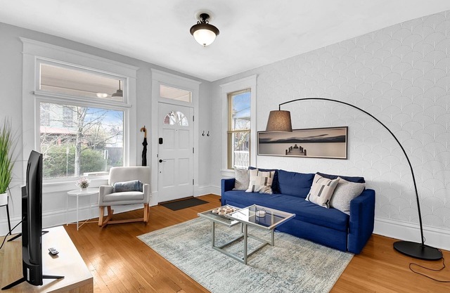 Modern European 👍 Style 1BR Near DT on Historic St.
