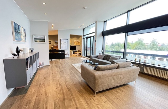 Modern family friendly house centrally located in Reykjavik, with Hot Tub