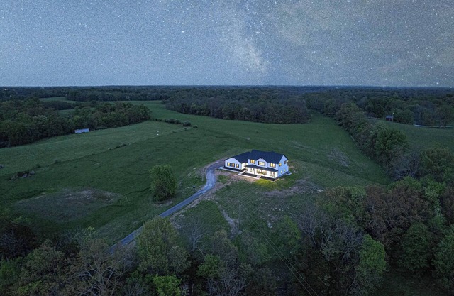 Modern Farmhouse Near Distilleries! Hot tub, GameRoom, Firepit, Luxury, 5-Acres!