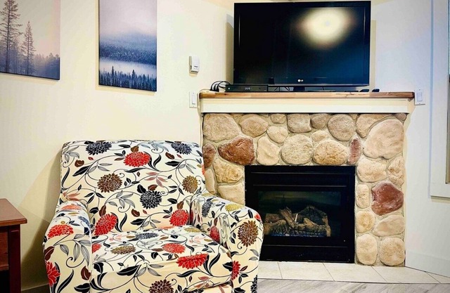 Modern Fernie Studio with Private Deck and BBQ