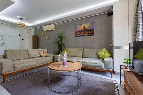 Modern flat with balcony near to Galataport