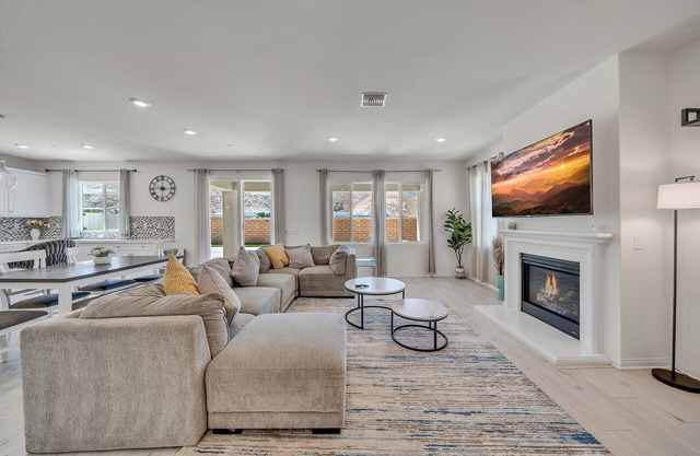 Modern & Furnished 4BR｜Pet Approved｜Big Backyard｜Garage Access #41559