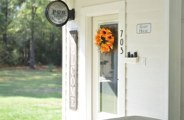 Modern Guest Home in Wallisville!