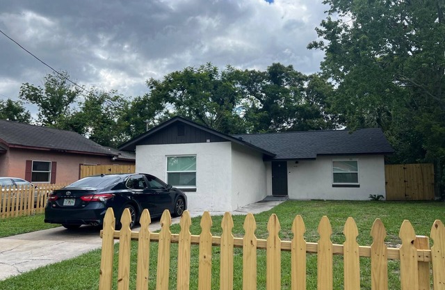 Modern Guest Suite Near Downtown