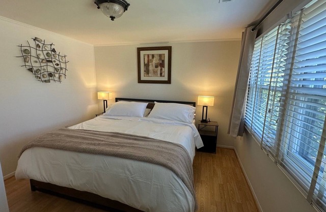 Modern Hideaway Near Downtown Annapolis and close to the U.S. Naval Academy