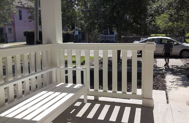 Modern & Historic quiet house near Arenas|Yard|No Pet fees|R&R |Street Parking