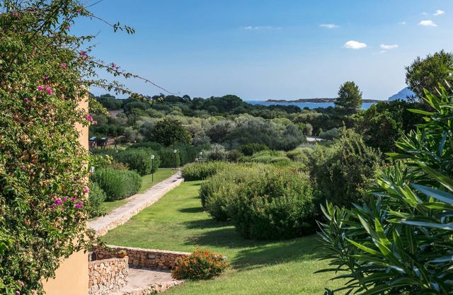 Modern Holiday Apartment “Urbansea House” with Air Conditioning & Wi-Fi; Parking Available