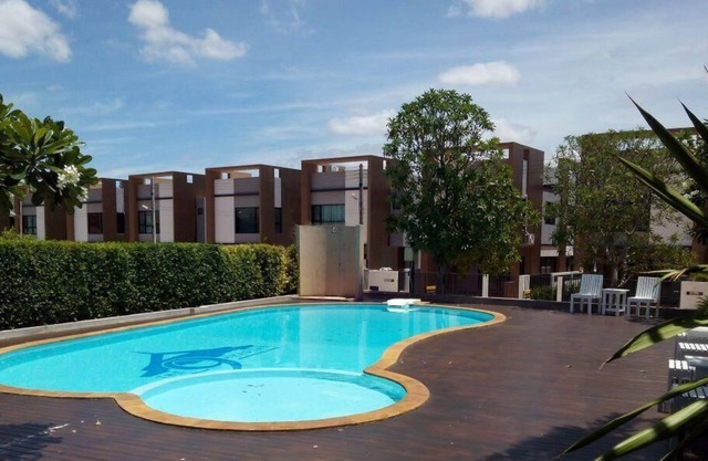 Modern holiday villa between the hills and the sea