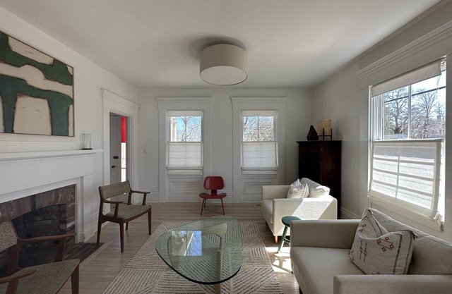 Modern Home close to Steamship and Downtown Vineyard Haven!