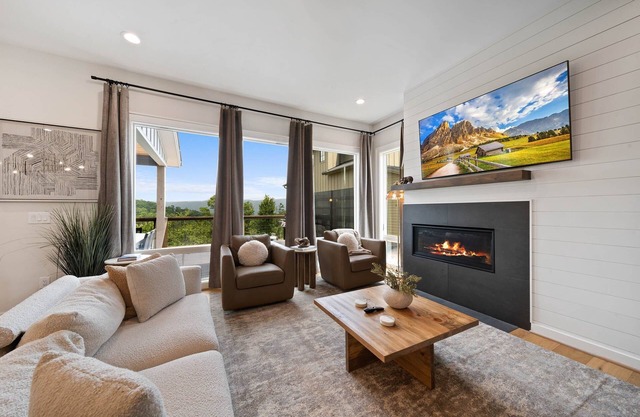 Modern Home in High End Community