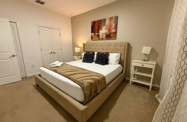 Modern home w private pool in Sonoma – near Disney