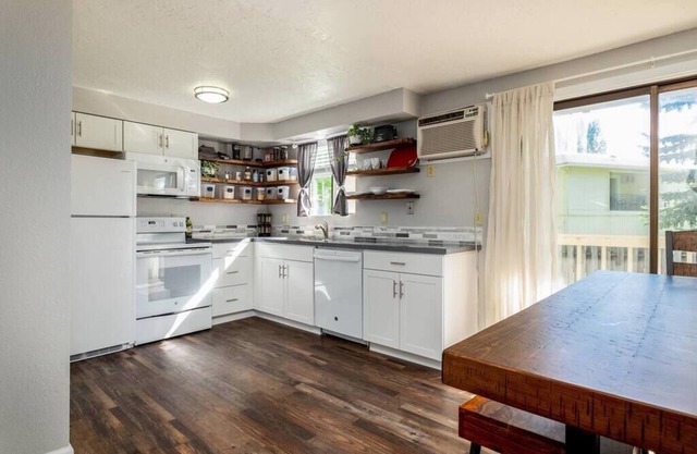 Modern Home with a Garage in a Great Neighborhood