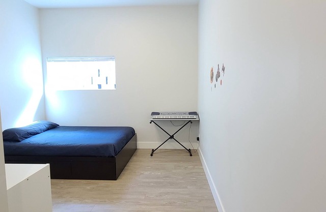 ***MODERN HOME WITH PRIVATE LAKE ACCESS AT MCKINLEY BEACH***