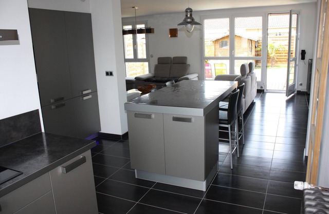 Modern house 700 m from the beach