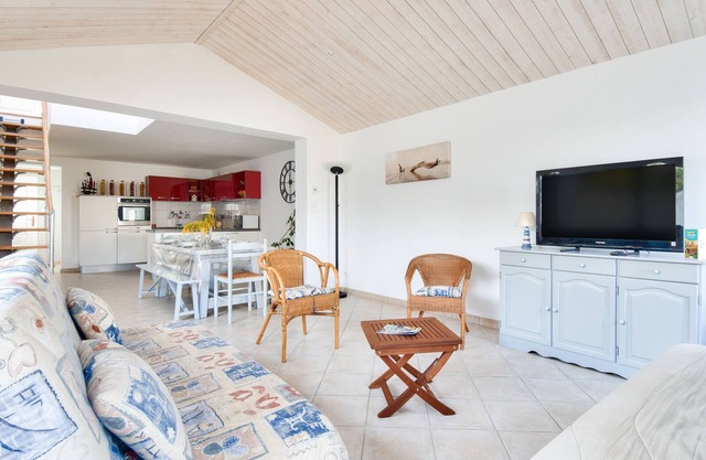 Modern house 80m from the beach - for 6