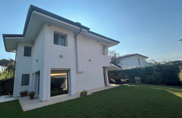 Modern house with garden and all comforts 5 minutes walk from the sea