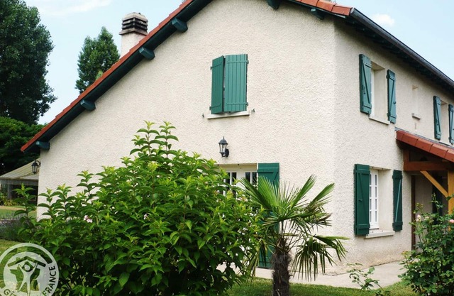 Modern house with large garden and fireplace in Renaison