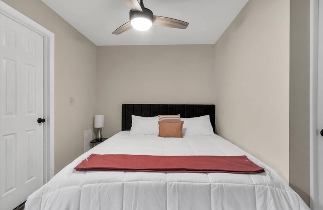 Modern Huntsville Studio: Downtown & Park Access