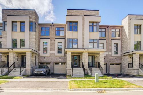 Modern in Richmond Hill