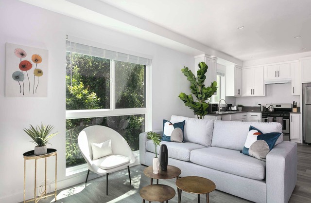 Modern LA Townhouse | Walk to Top Attractions