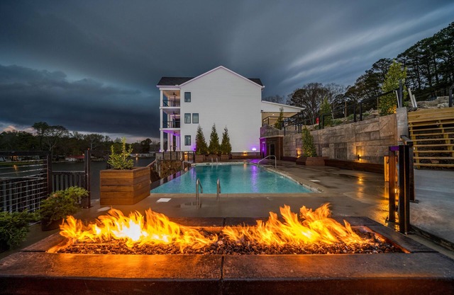 Modern Lake Hamilton Tri-Level Luxury Townhouse!
