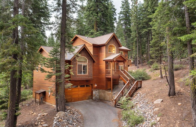 Modern Lake Tahoe Retreat! Minutes to Skiing, Parks, and Beaches