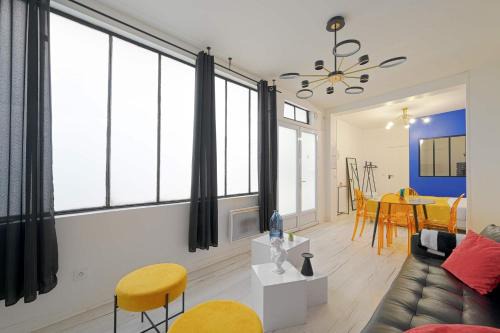 Modern Large Studio Apartment for 3