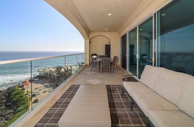 Modern-LasOlasCondo-Pools&Jacuzzis-6thFLR-Rosarito