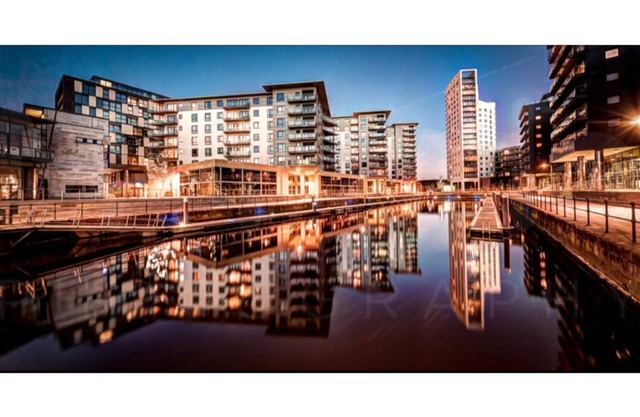 Modern Leeds Dock City Apartment