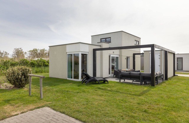 Modern lodge near the beach
