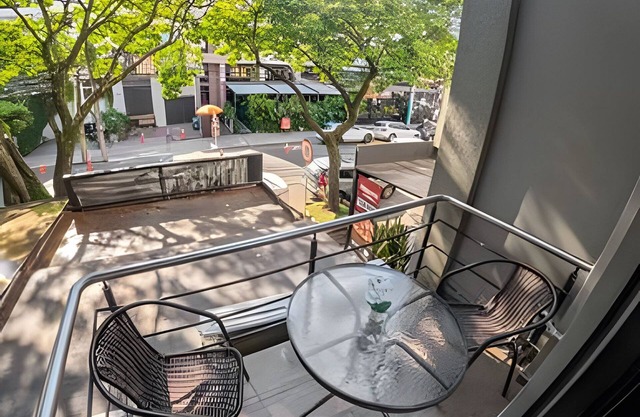 Modern Loft in Cali’s Heart | Salsa Clubs & Cafés
