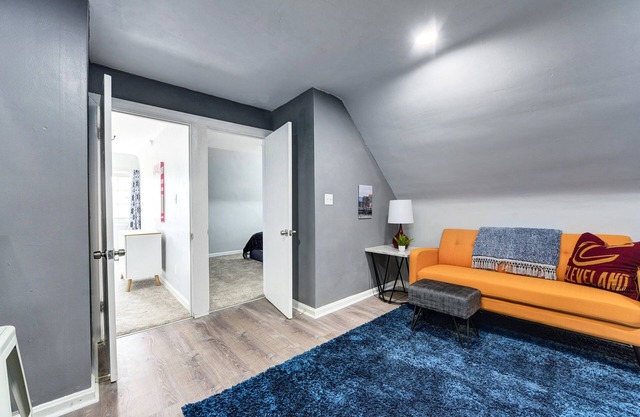 Modern Loft in Safe Neighborhood ~ Near Cleveland Clinic ~ Long Stays OK