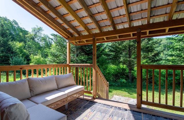 Modern Log Cabin Retreat - Ski, Swim, Work & Relax in the Heart of Vermont